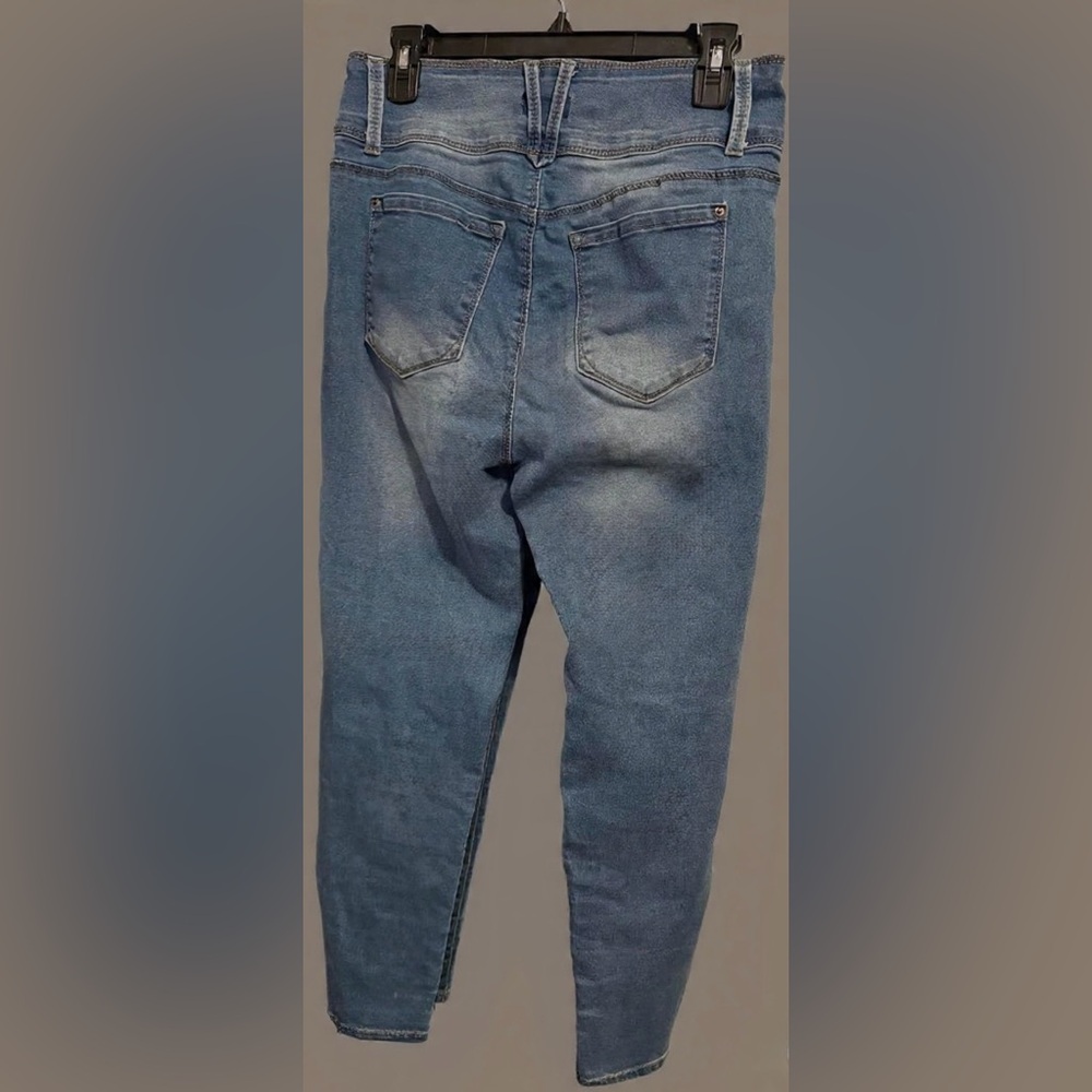 Curve Appeal- High Rise Skinny Jeans w/ Slim Fit and Structured Waistband- 10/30 - Picture 2 of 5